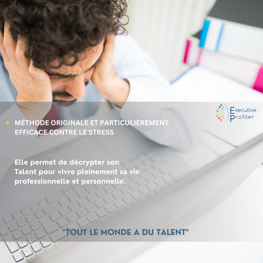 Coaching de dirigeant une figurine d'oiseau en rouge suivi de figurine d'oiseaux en blancs dans le ciel